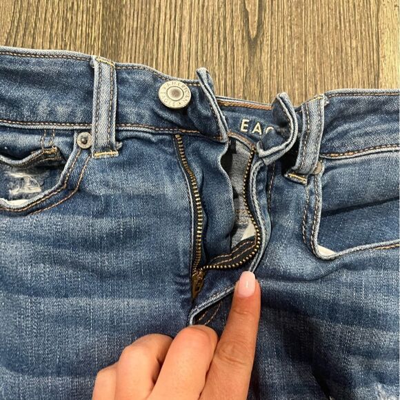 American Eagle Womens Super Stretch Denim Skirt Distressed Medium Wash Size 0 - Picture 4 of 7